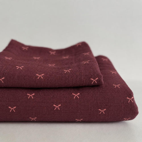 Hydrofiel doek - BRODERIE STRIKJES BORDEAUX